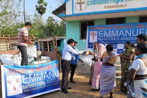 Hier an Gemeindemitglieder in Komaravolu