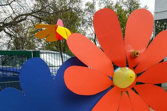 Überdimensionale Blumen aus Papier