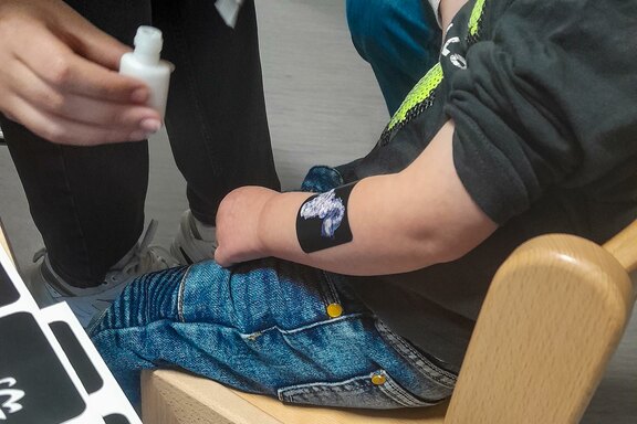 Sehr beliebt: glitzernde Tattoos Sehr beliebt: glitzernde Tattoos