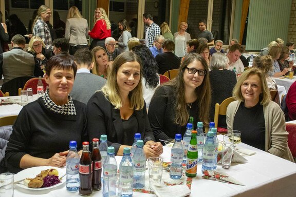 Impressionen vom gemütlichen Beisammensein im Festsaal
