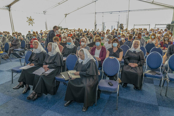 Blick in die Zelthalle