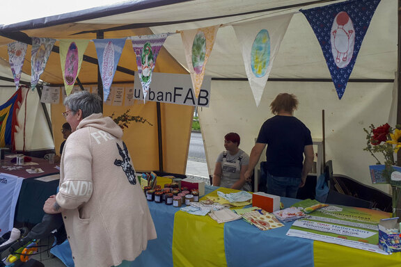 Impressionen der Wimpel-Vielfalt beim Demokratiefest