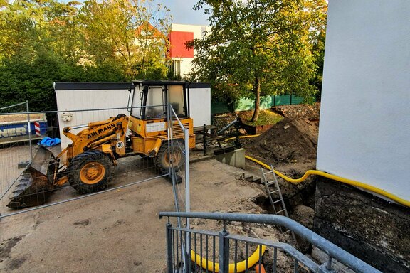 ... rollten diverse Baufahrzeuge an