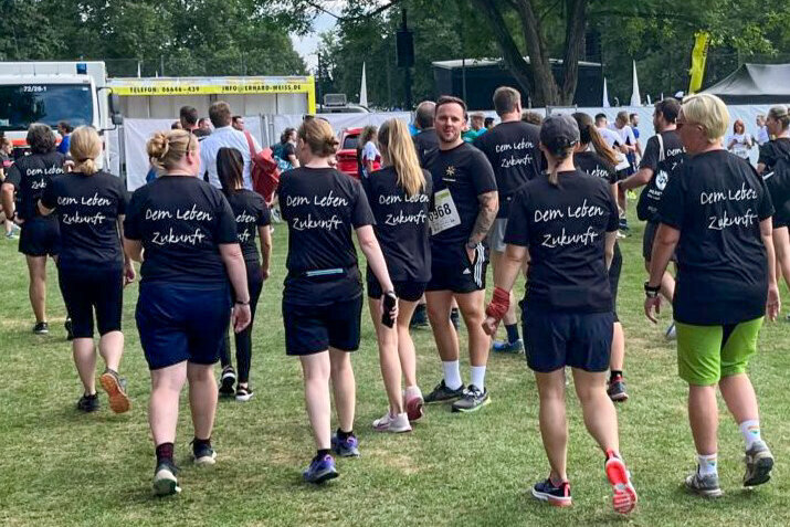 Das Friedenshort-Laufteam macht sich auf den Weg zur Startposition