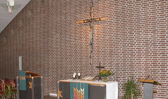Altarraum der Friedenshort-Kirche