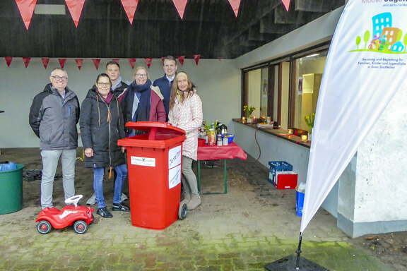 Beim Auftakt in die neue Saison (v.l.): Johannes Kratz (Verein Bürgerpark), Sarah Wiegand (SGA Friedenshort), Dominik Schütter (Lebenshilfe Kooperationspartner), Steffi Harks (MJ Friedenshort), Bürgermeister Tobias Stockhoff, Stephanie Schellberg (MJ Friedenshort)