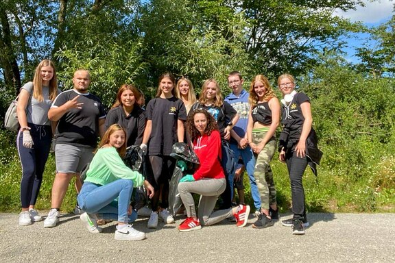 Jugendliche der WG Northeim und WG Bad Gandersheim trafen sich zum Müllsammeln