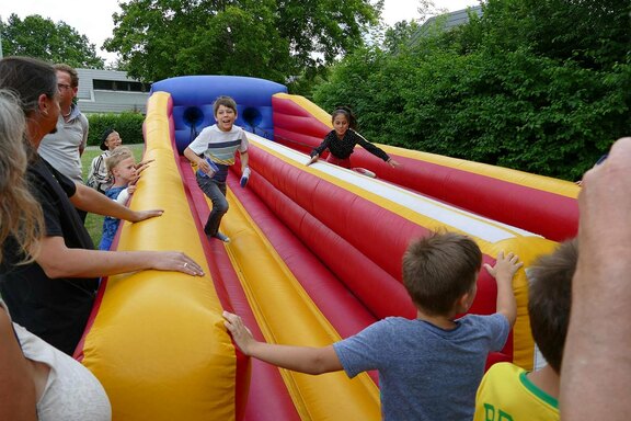 Eine der Attraktionen: der Bungee-Run