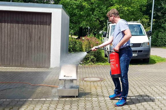 ... sie löschten im Rahmen einer Übung auch selbst einen kleinen Brand