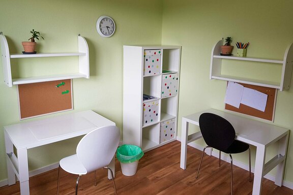 Hier können die Kinder ihre Hausaufgaben erledigen