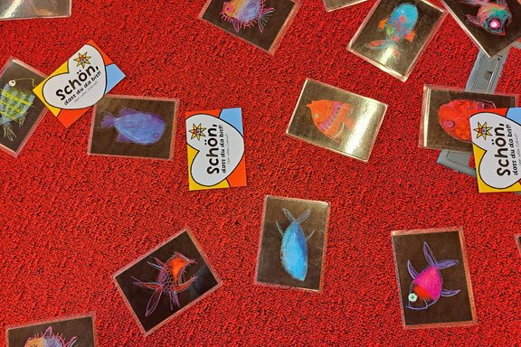 Wie geht es mir gerade? Die "Stimmungsfische" drückten dies symbolisch aus. Wie geht es mir gerade? Die "Stimmungsfische" drückten dies symbolisch aus.