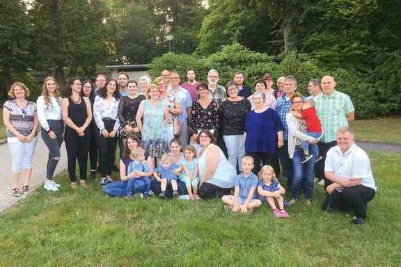 Gruppenbild der Gästeschar