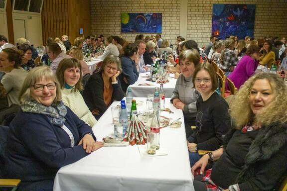 Impressionen vom gemütlichen Beisammensein im Festsaal