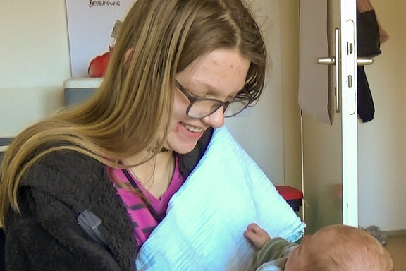 Durch das Video-Home-Training traf das Baby auf gut vorbereitete Eltern