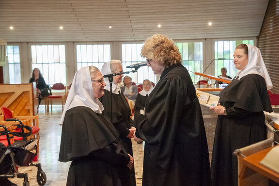 Sr. Brigitte Wagner erhält Segen