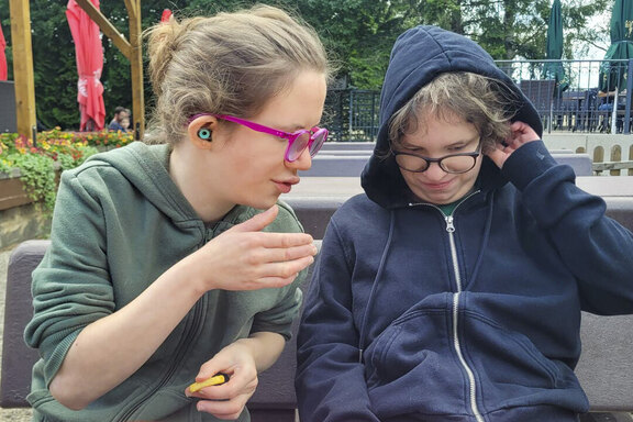 Fröhliche Teilnehmende beim Ausflug nach Hannover