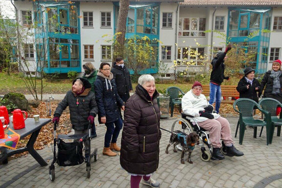 "Musik to go" auf dem Außengelände der Mozartstraße 21-22 "Musik to go" auf dem Außengelände der Mozartstraße 21-22