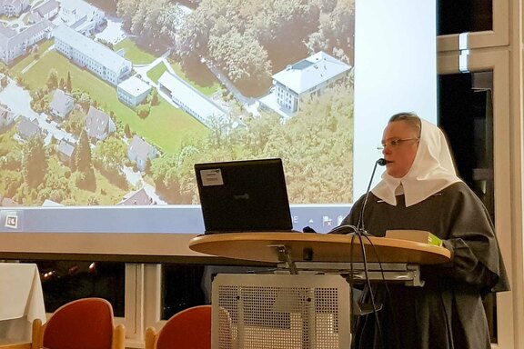 Sr. Dorothea Breit beschäftigte sich in der Andacht mit der Jahreslosung: „Ich glaube; hilf meinem Unglauben!“