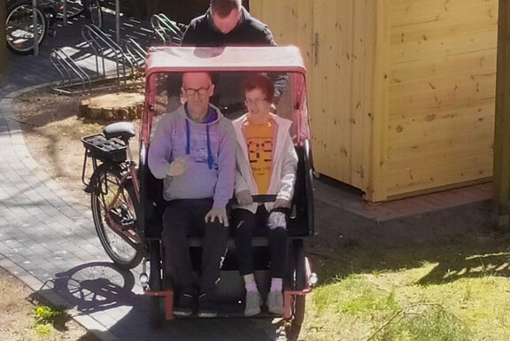 Die Fahrt in der Fahrradrikscha ist eine beliebte Freizeitbeschäftigung im Freien