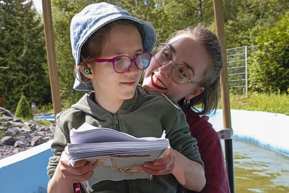 Fröhliche Teilnehmende beim Ausflug nach Hannover