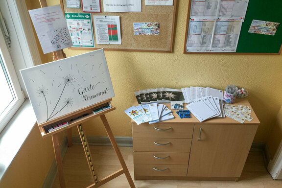 An der Gästebuch-Leinwand im Eingangsbereich konnten die Besucher kreativ werden An der Gästebuch-Leinwand im Eingangsbereich konnten die Besucher kreativ werden