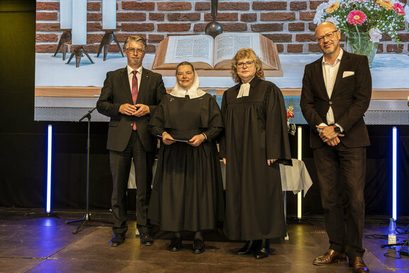 Nach der Verleihung des Goldenen Kronenkreuzes