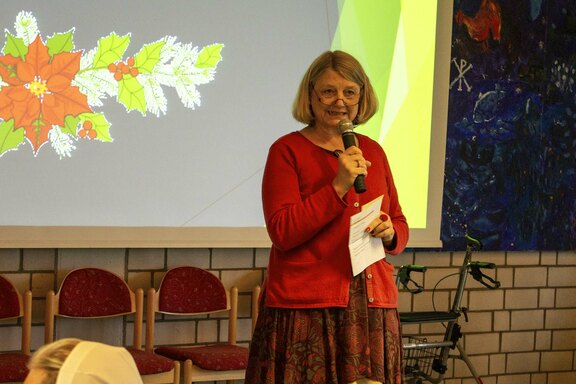 Pflegedienstleitung Susanne Spill begrüßte alle zu dem gemütlichen Adventsnachmittag