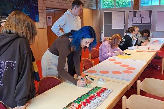 Die Aufgaben wurden mit viel Kreativität bearbeitet Die Aufgaben wurden mit viel Kreativität bearbeitet