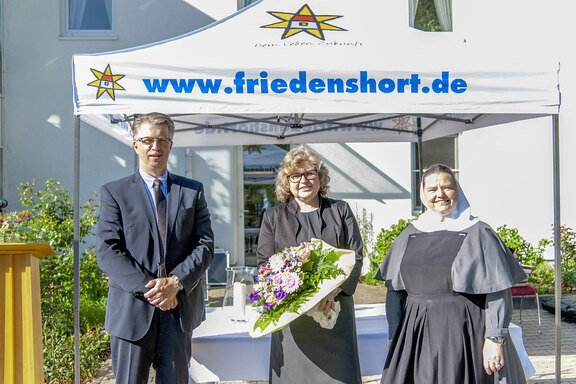 Der Vorstand der Stiftung Diakonissenhaus Friedenshort: Oberin Sr. Christine Killies, Leitende Theologin Pfr. Ute Riegas-Chaikowski, Götz-Tilman Hadem (kaufmännische Leitung)