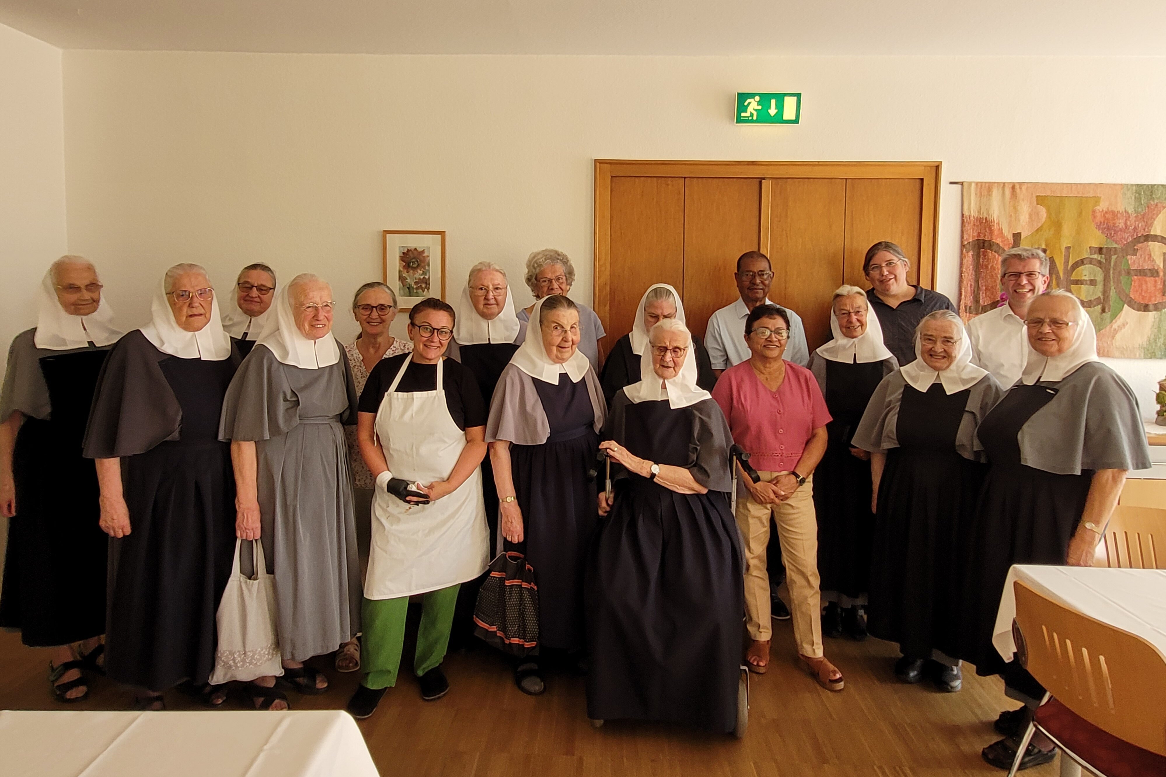 Schwestern mit brasilianischen Gästen