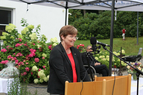 Brigitte Hamann erinnerte in ihrem Abschiedsgruß an so manche Anekdote der vergangenen Jahrzehnte