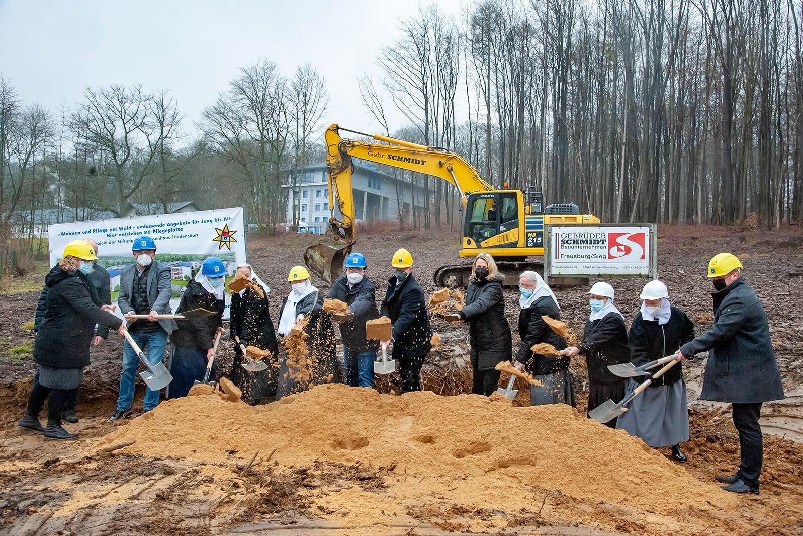 Beim ersten Spatenstich