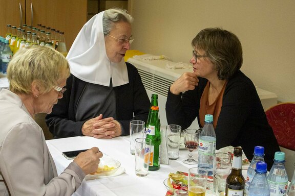Impressionen vom gemütlichen Beisammensein im Festsaal