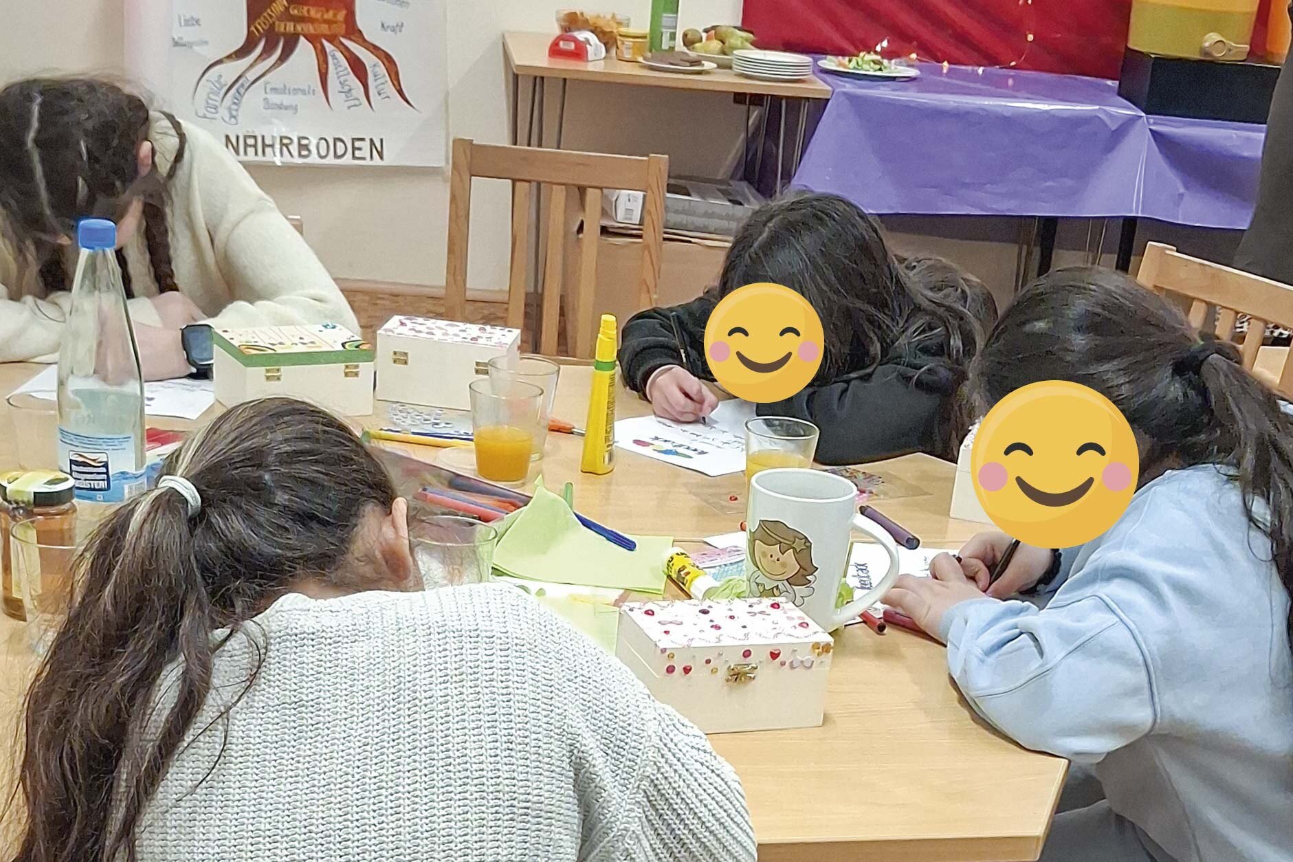 Die Mädchen schrieben sich gegenseitig ein positives Feedback ...