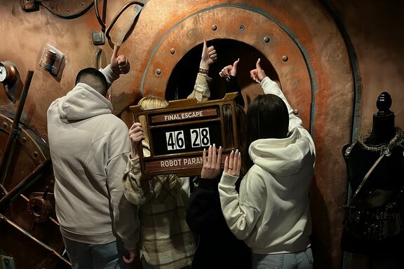 Im Escape Room „Robot Paranoia“