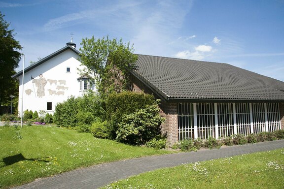 Mutterhaus und Friedenshort-Kirche