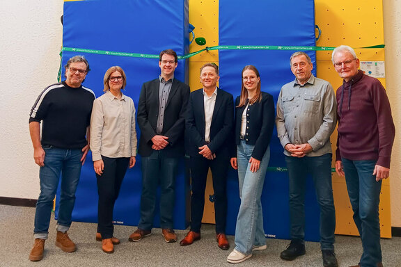 Besichtigung der neuen Indoor-Kletterwand