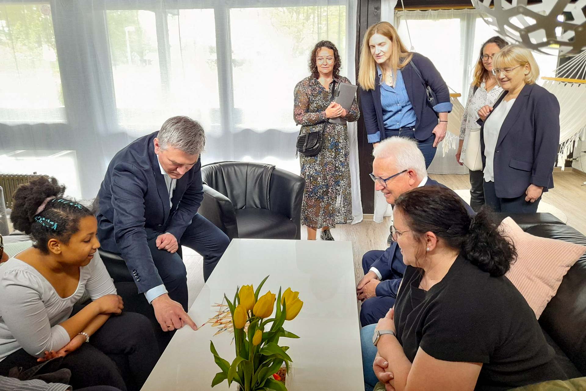 Kurze Spieleinlage während der Wohngruppenbesichtigung