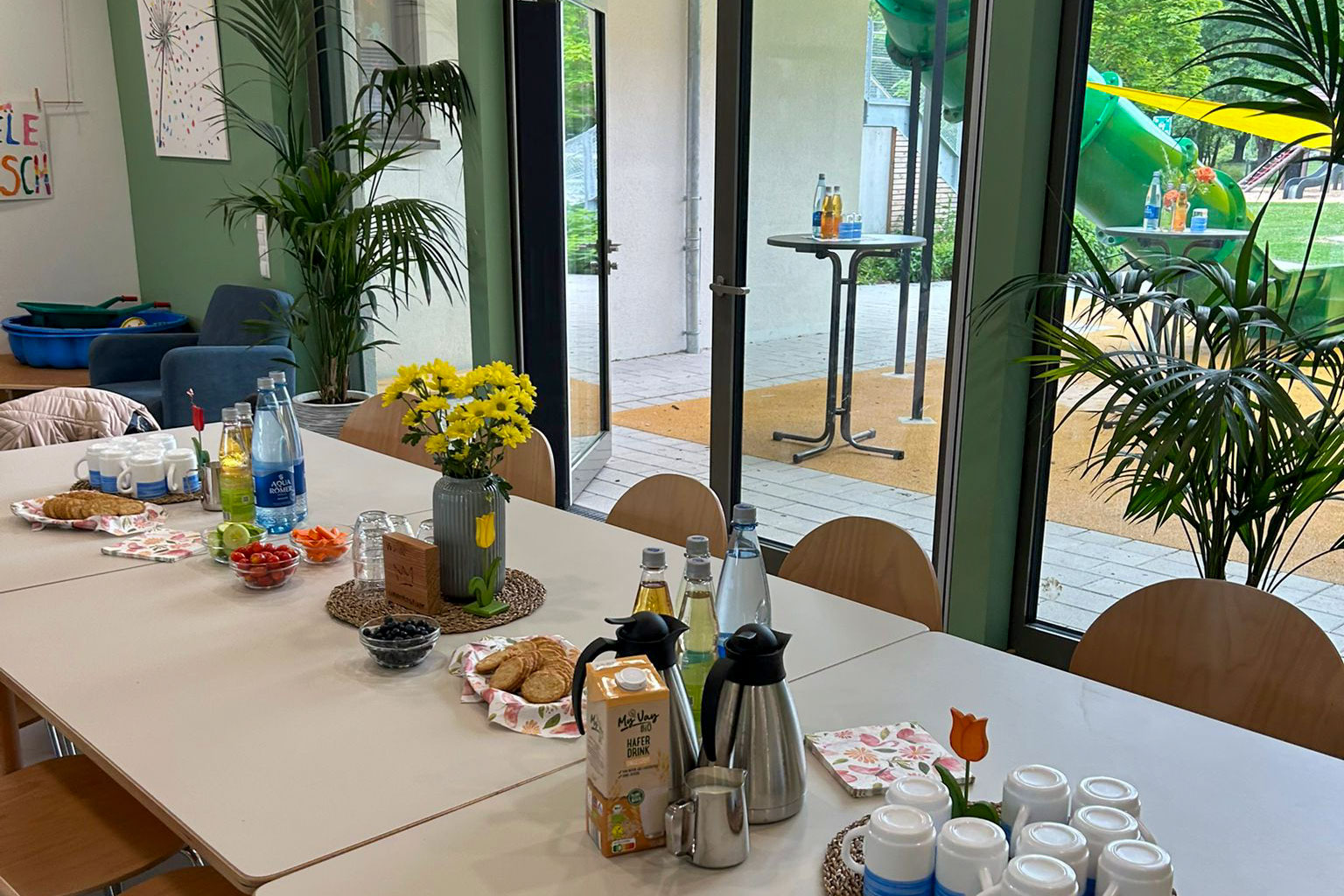 Der Tisch ist gedeckt für das Abschiedsfest